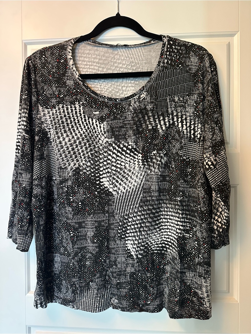 Basler Black, White & Red Abstract Print 3/4 Sleeve Scoop Neck Top